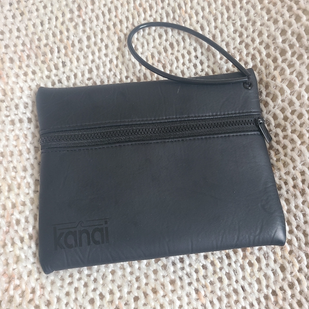 Neoprene wristlet bag hawaii